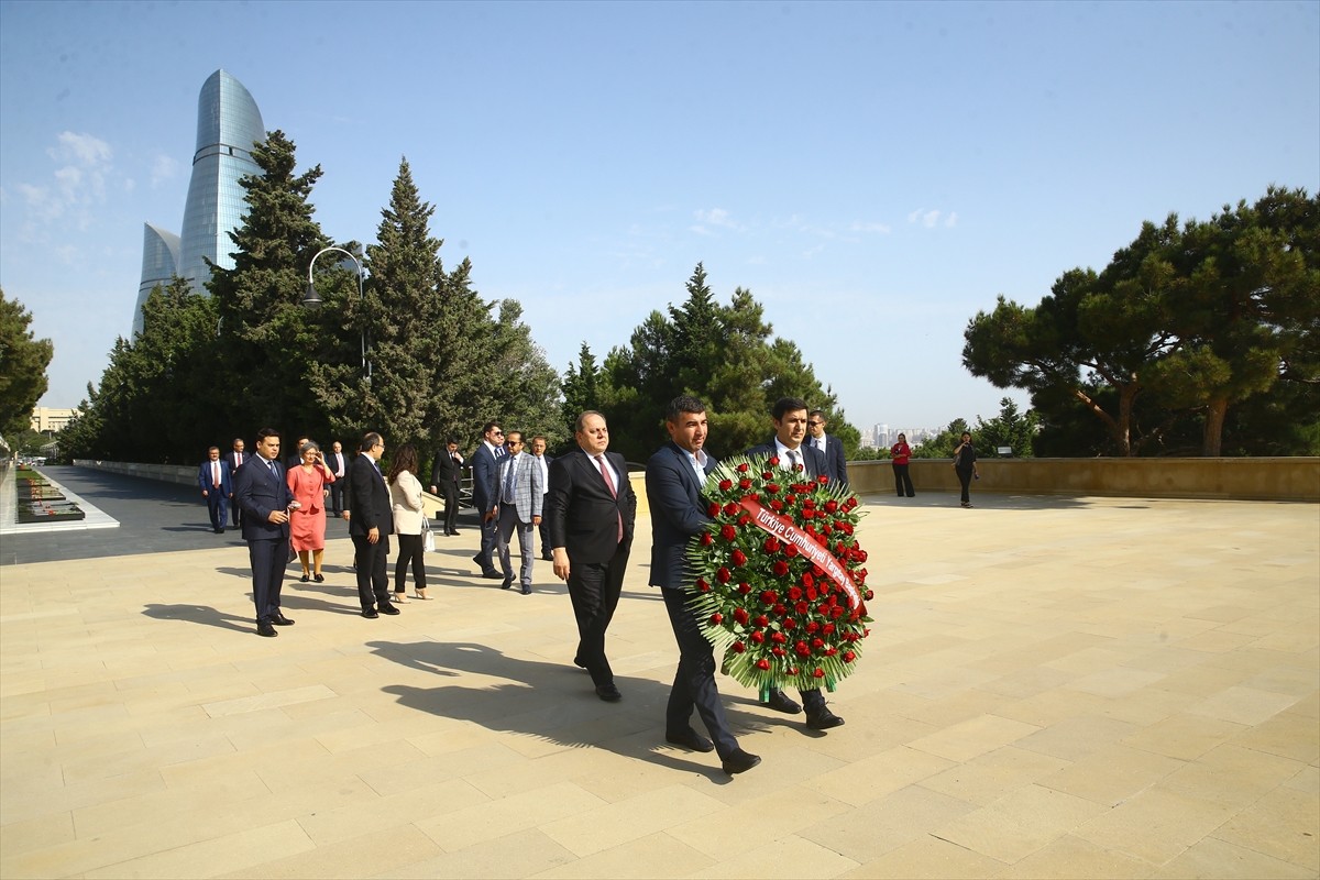 Yargıtay Başkanı Ömer Kerkez (solda), temaslarda bulunmak üzere geldiği Azerbaycan'ın başkenti...