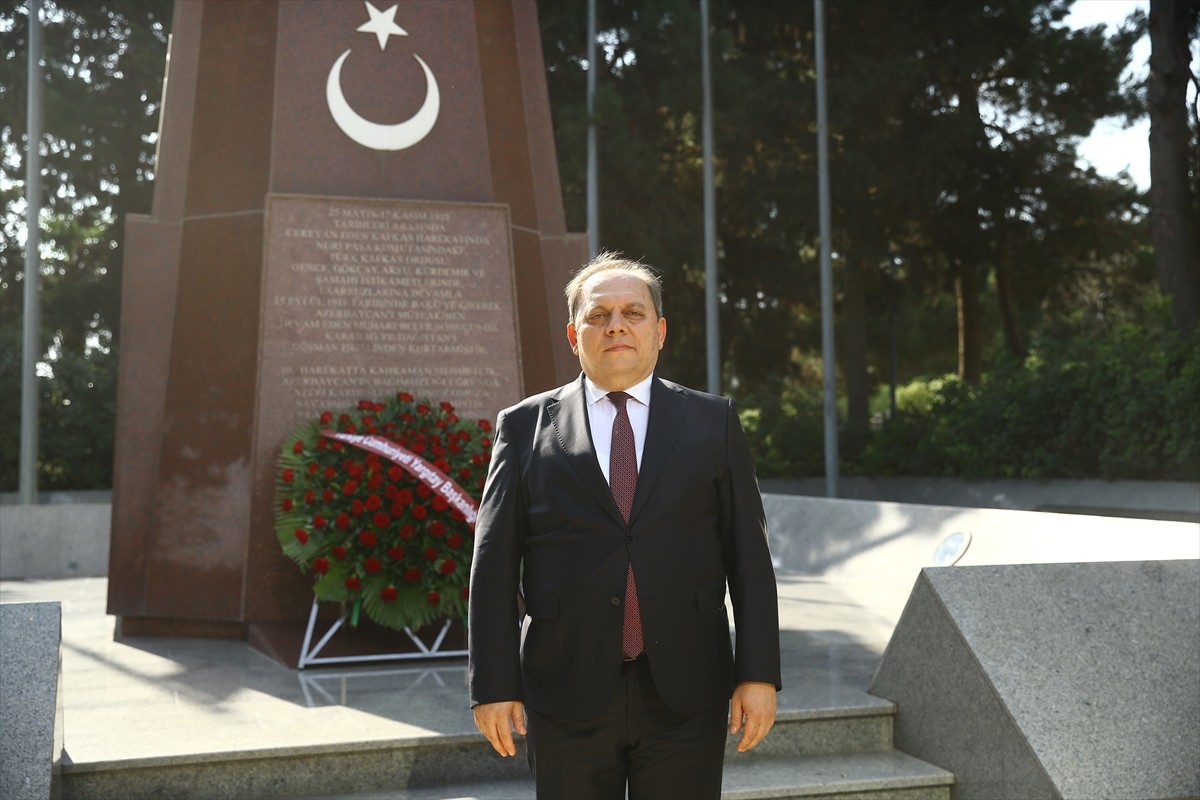 Yargıtay Başkanı Ömer Kerkez (solda), temaslarda bulunmak üzere geldiği Azerbaycan'ın başkenti...