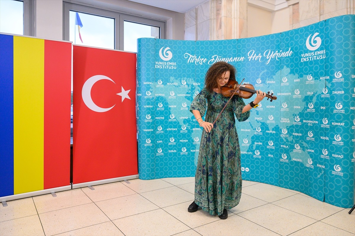 Yunus Emre Enstitüsü (YEE), Romanya Parlamento Sarayı'nda organize ettiği "Türk Kültür Ayı"...