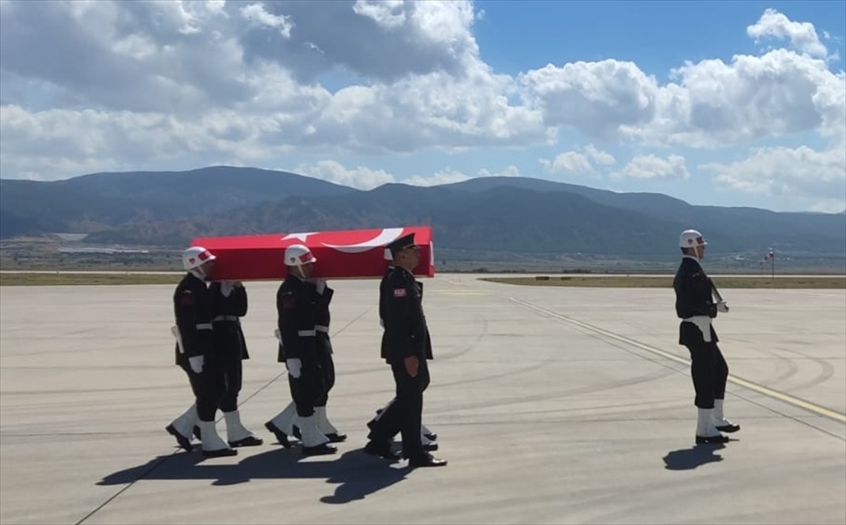 Zeytin Dalı Harekatı bölgesinde meydana gelen silah kazasında şehit olan Piyade Uzman Çavuş Onur...