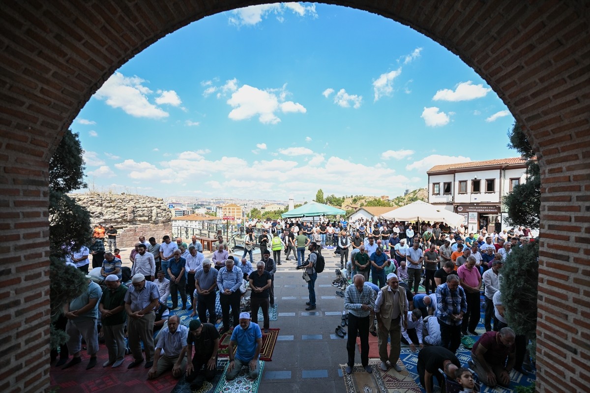 Ankara Filistin Dayanışma Platformunun (ANFİDAP) çağrısıyla Hacı Bayram Veli Camisi'nde cuma...