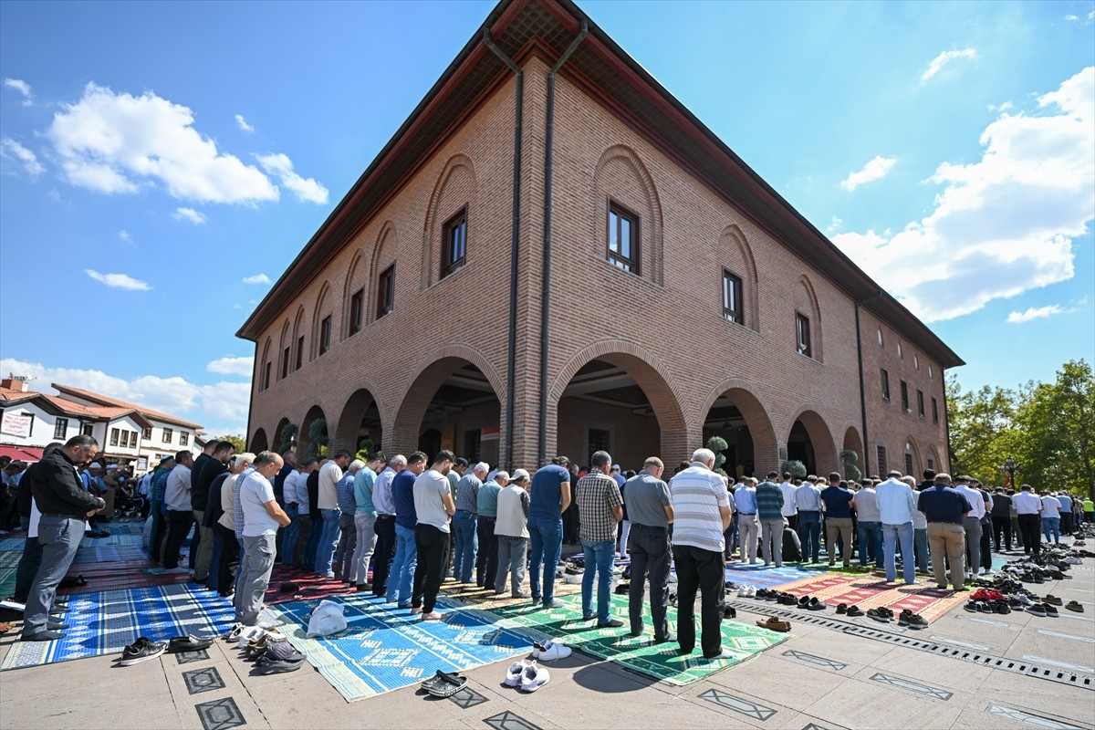 Ankara Filistin Dayanışma Platformunun (ANFİDAP) çağrısıyla Hacı Bayram Veli Camisi'nde cuma...