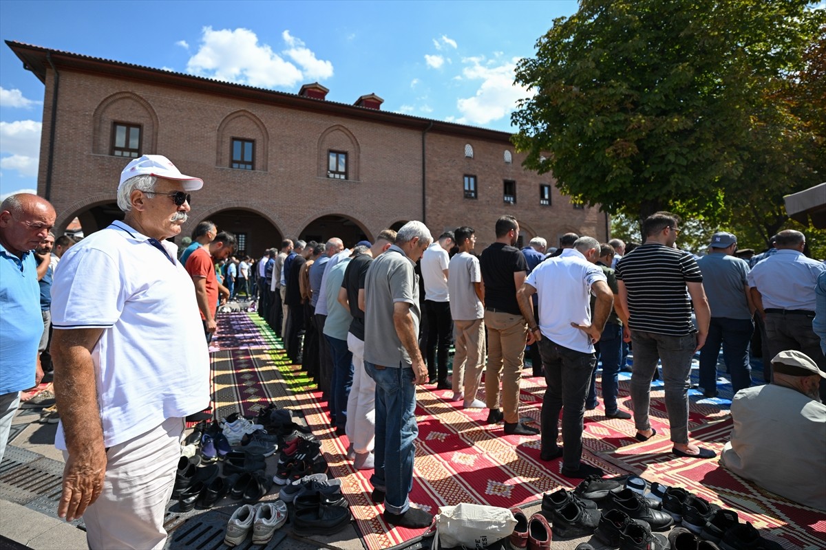 Ankara Filistin Dayanışma Platformunun (ANFİDAP) çağrısıyla Hacı Bayram Veli Camisi'nde cuma...