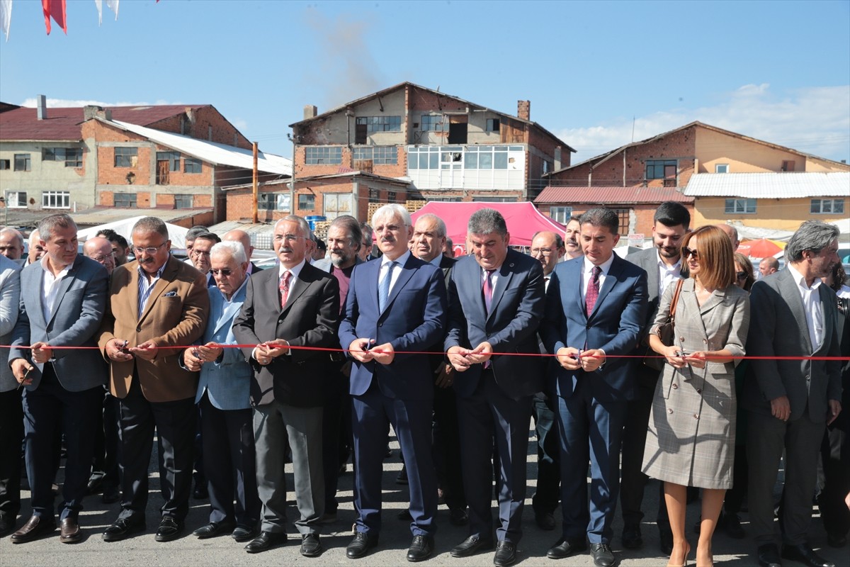 Bolu'nun Gerede ilçesinde Geleneksel Gerede Hayvan ve Emtia Panayırı açıldı. Açılışa, Vali Erkan...