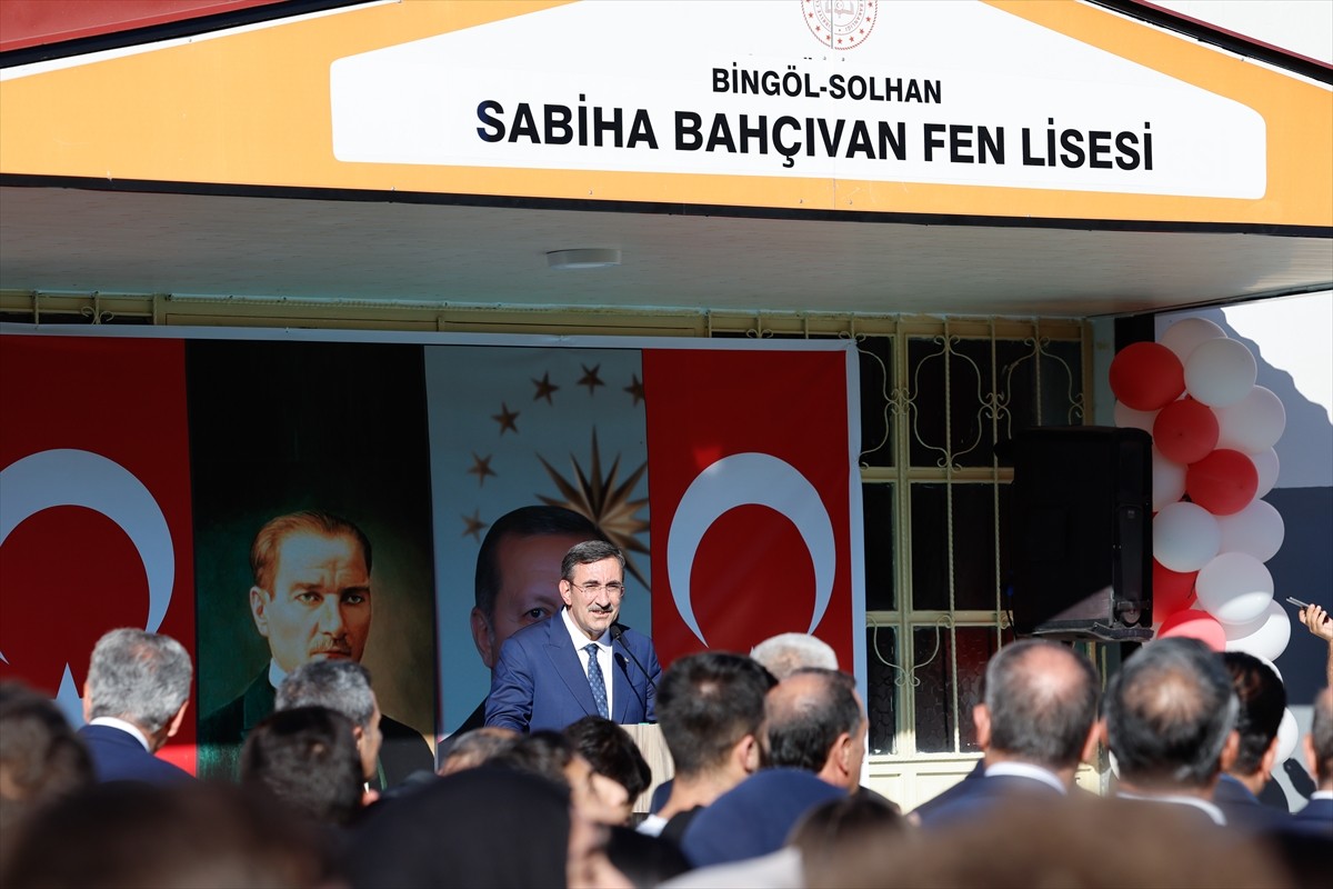 Cumhurbaşkanı Yardımcısı Cevdet Yılmaz, Bingöl'ün Solhan ilçesinde, "Sabiha Bahçıvan Fen...