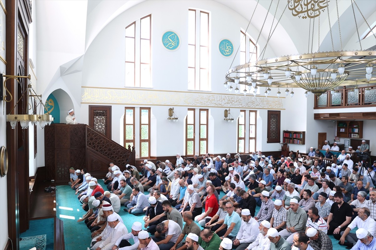 Diyanet İşleri Başkanı Prof. Dr. Ali Erbaş, Üsküdar Çilehane Camisi'nde hutbe irat etti, cuma...