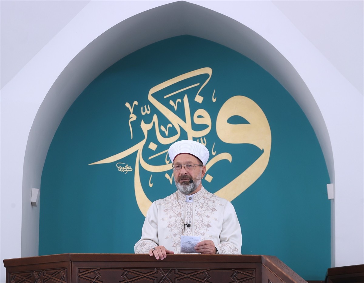 Diyanet İşleri Başkanı Prof. Dr. Ali Erbaş, Üsküdar Çilehane Camisi'nde hutbe irat etti, cuma...