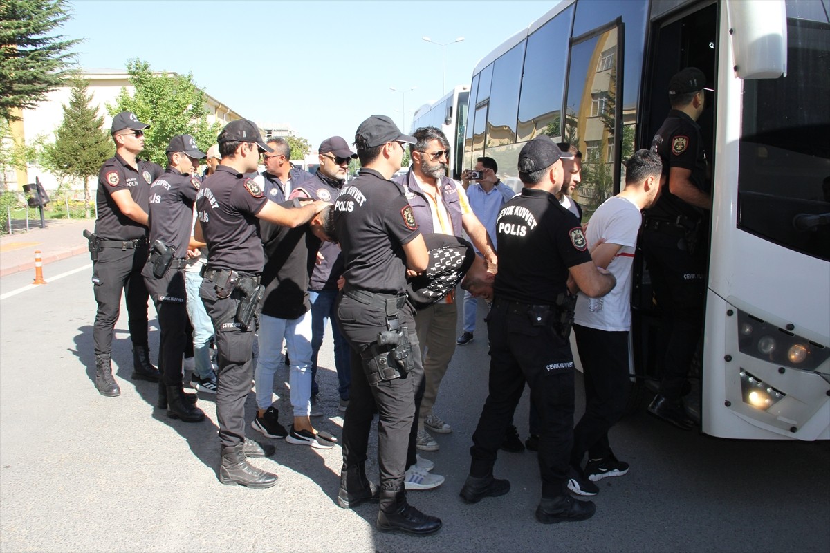 Futbol ve diğer spor müsabakalarında yasa dışı bahis ve suç işlemek amacıyla örgüt kurma suçlarına...