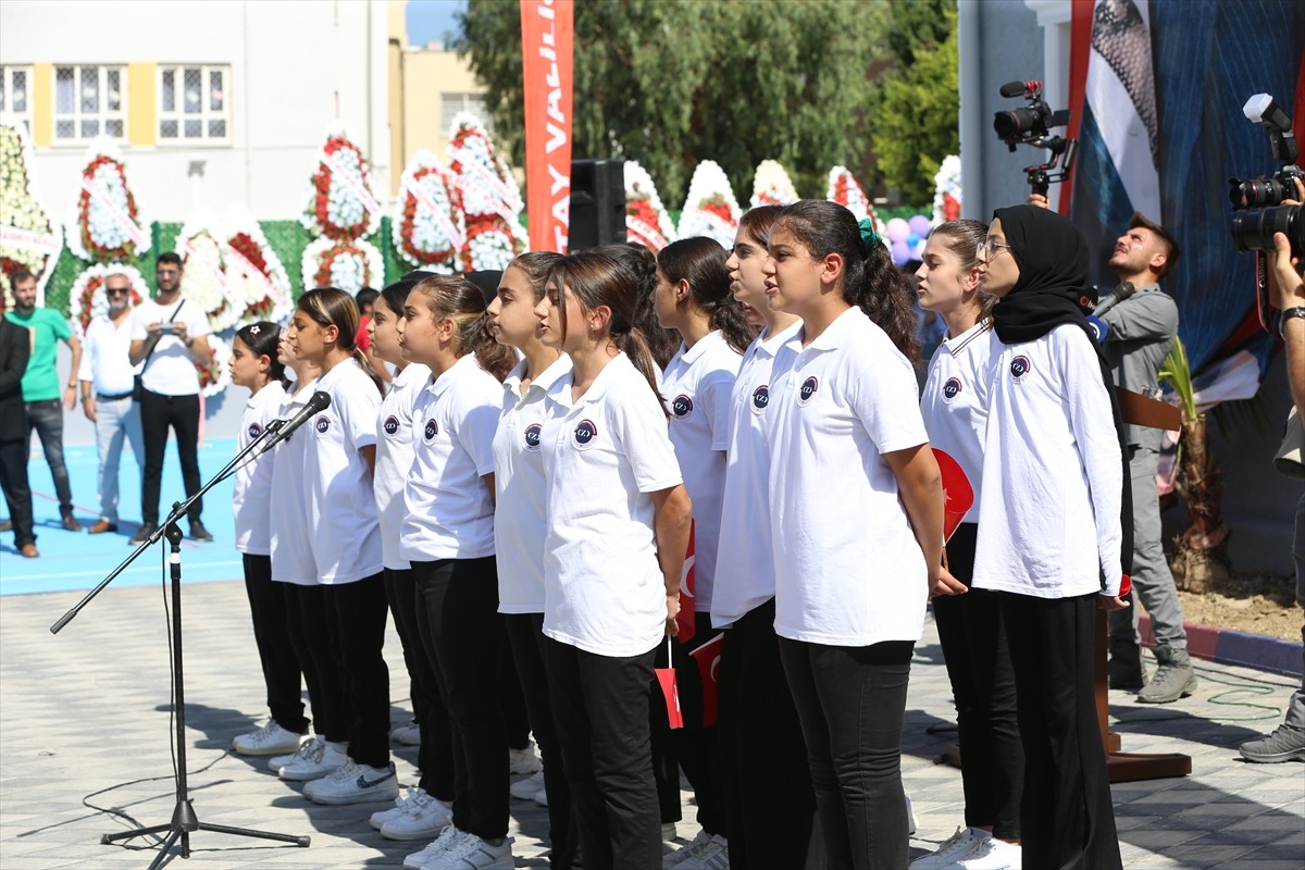 Hatay'ın İskenderun ilçesinde, hayırsever doktor Yılmaz Şahutoğlu'nun, depremlerde kaybettiği eşi...