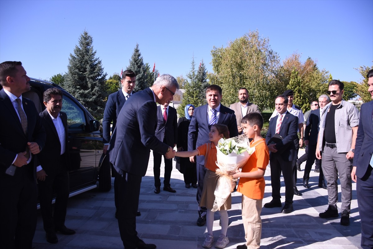 Sağlık Bakanı Kemal Memişoğlu, programları kapsamında Karaman'a gelerek Vali Hüseyin Engin...