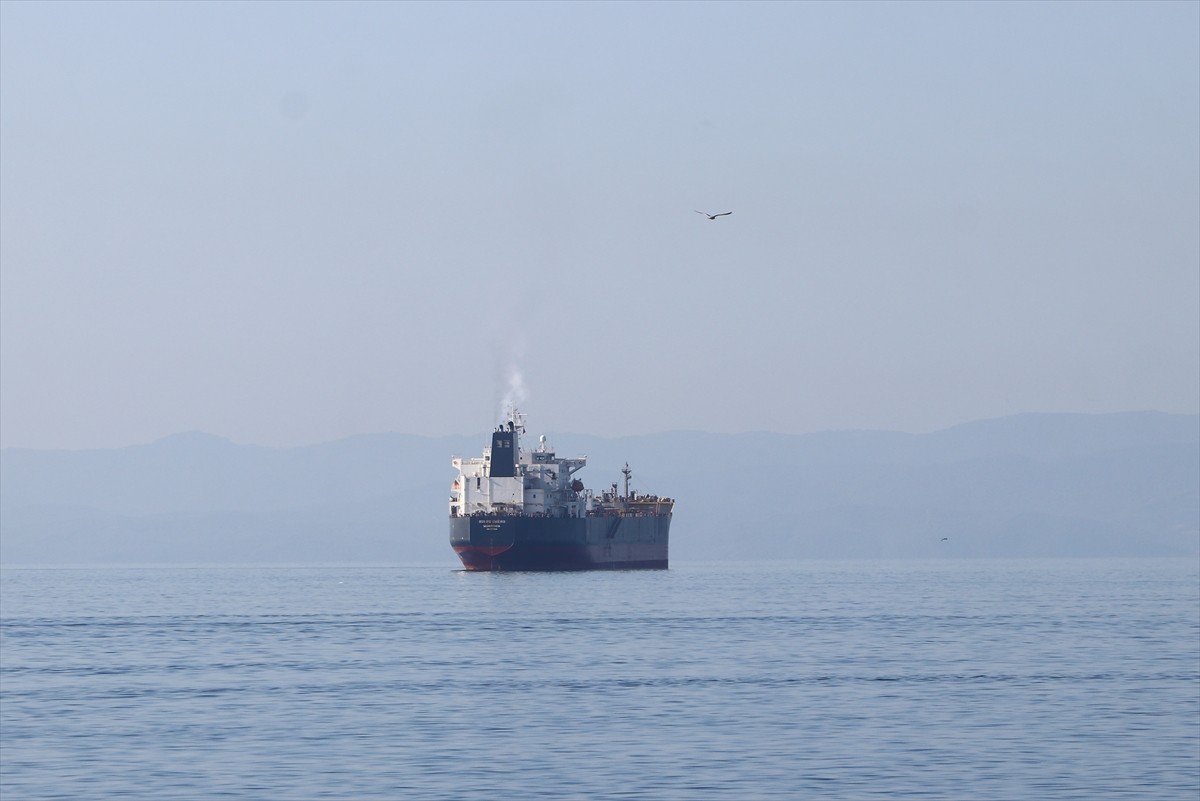 Tekirdağ'da yük gemisinden denize düştüğü sanılan Hindistan uyruklu kişinin bulunması için...