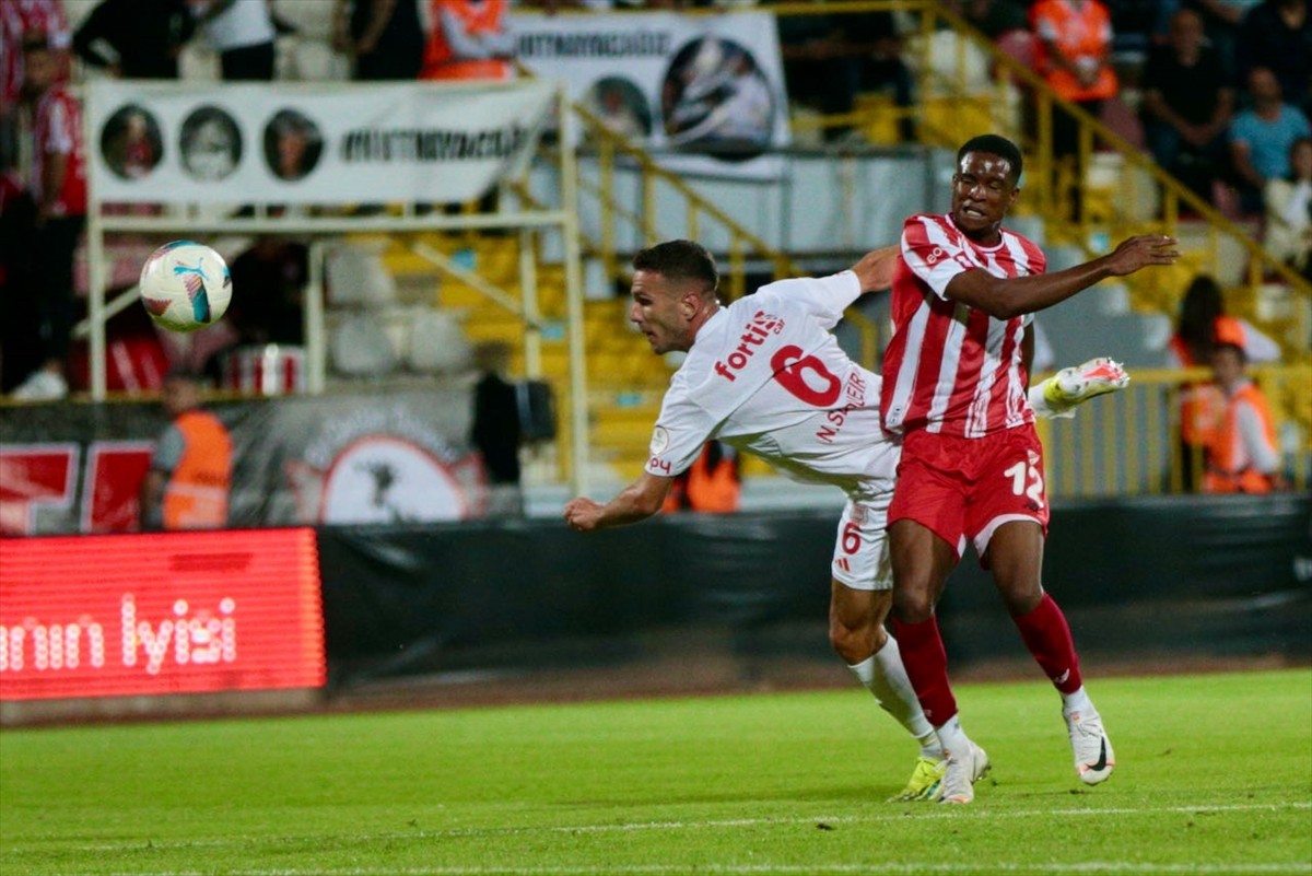 Trendyol 1. Lig'in 5. haftasında Boluspor ile Siltaş Yapı Pendikspor Bolu Atatürk Stadyumunda...