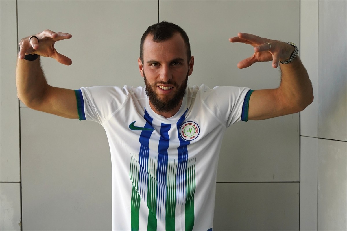 Trendyol Süper Lig ekiplerinden Çaykur Rizespor, Slavia Prag'dan Vaclav Jurecka'yı transfer etti.