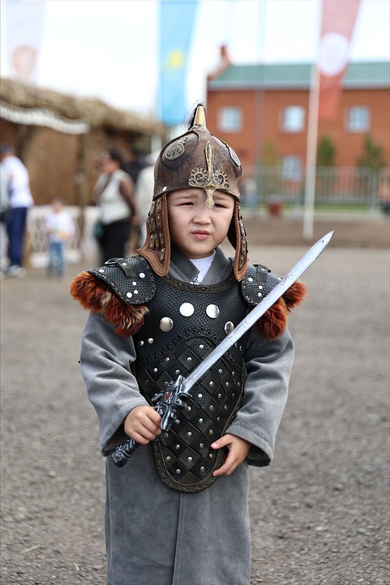 Türk halklarının kadim geleneklerinin bir parçası olan Kazak kültürü, başkent Astana'daki 5. Dünya...