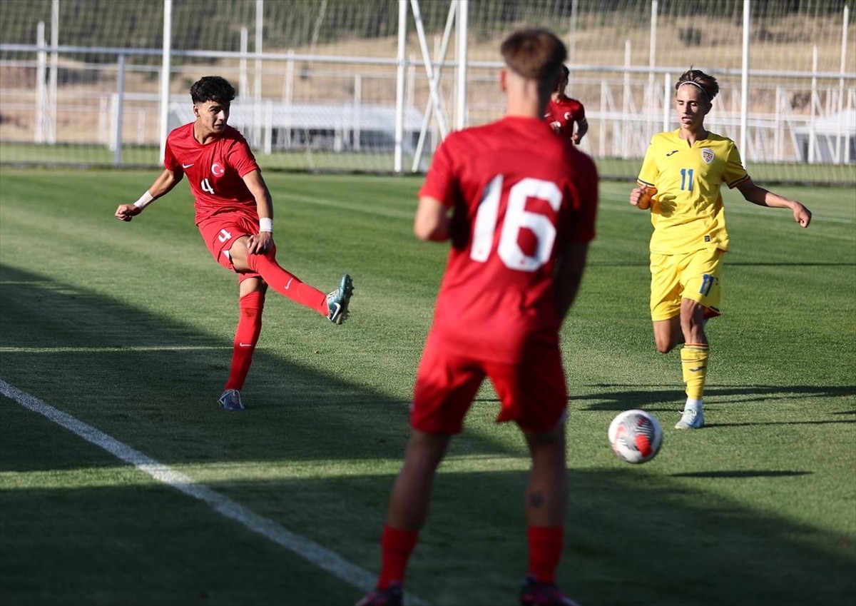 16 Yaş Altı Futbol Milli Takımı, Erciyes Yüksek İrtifa Futbol Turnuvası'ndaki ilk maçında...