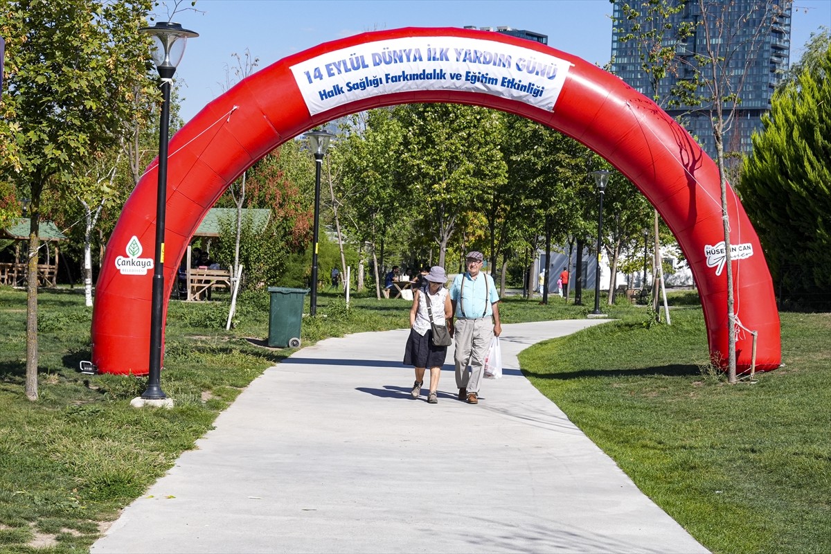 Başkentte, Türkiye Acil Tıp Derneğince (TATD), "14 Eylül Dünya İlk Yardım Günü" dolayısıyla...