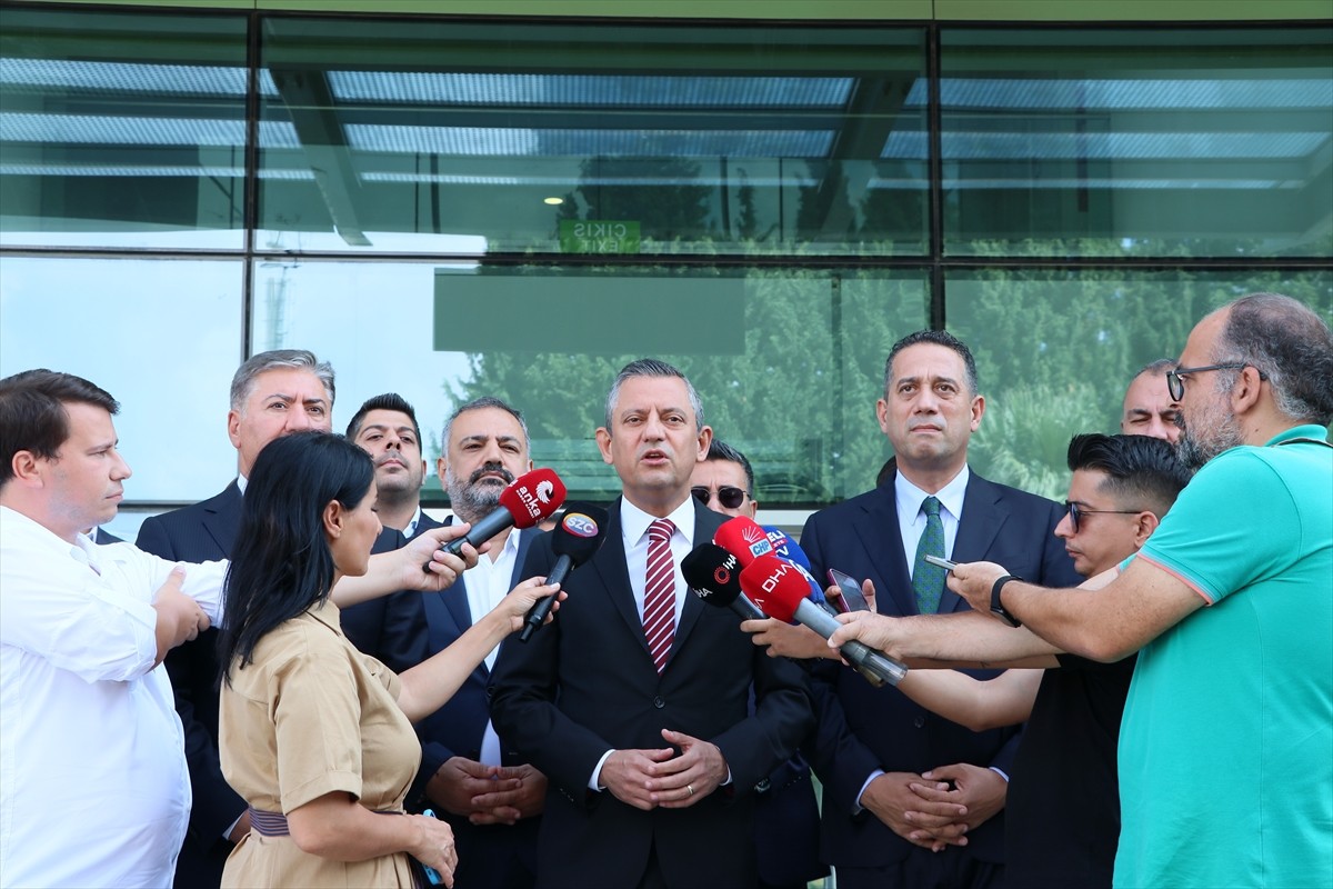 CHP Genel Başkanı Özgür Özel, İsrail askerlerince öldürülen aktivist Ayşenur Ezgi Eygi için...