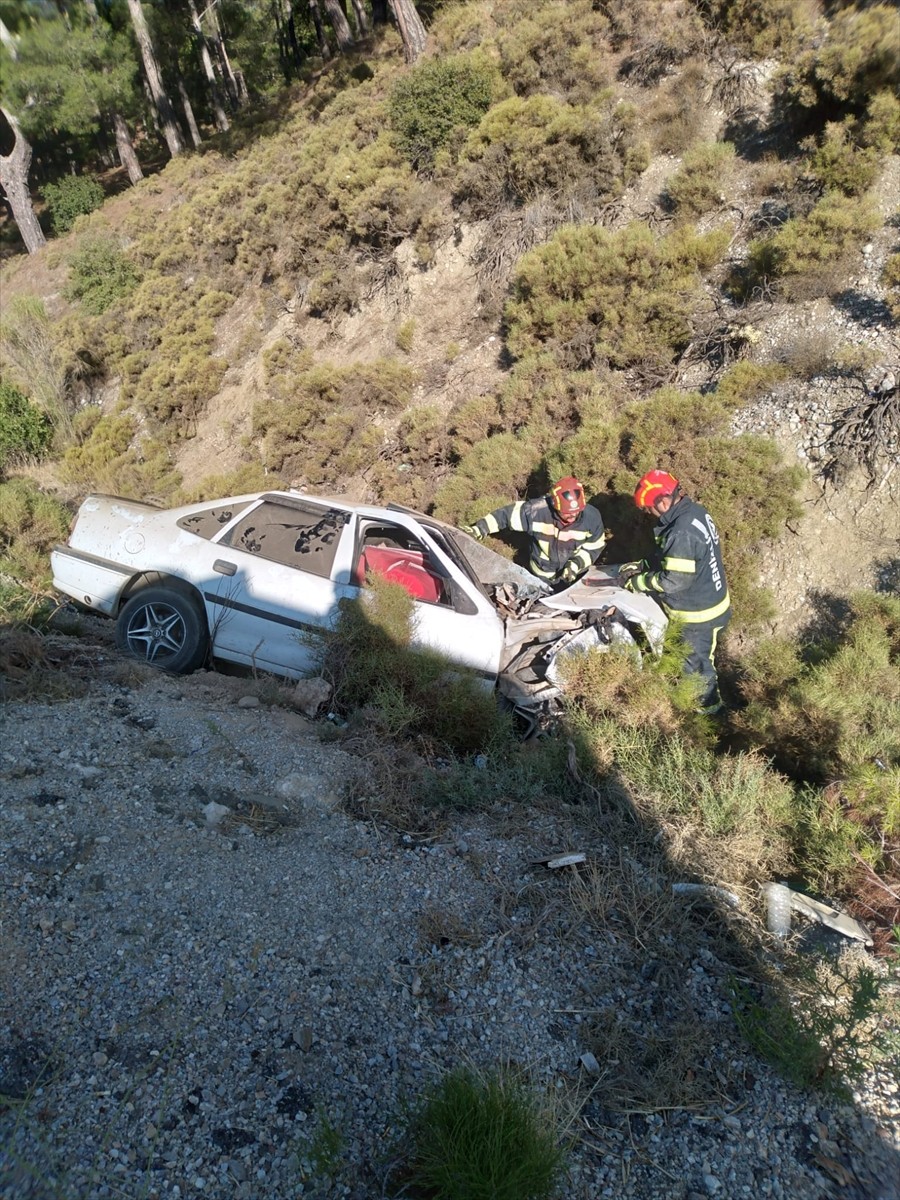 Denizli'nin Kale ilçesinde balayı tatilinden dönen çiftin bulunduğu otomobilin devrilmesi sonucu...