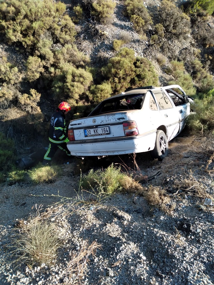 Denizli'nin Kale ilçesinde balayı tatilinden dönen çiftin bulunduğu otomobilin devrilmesi sonucu...