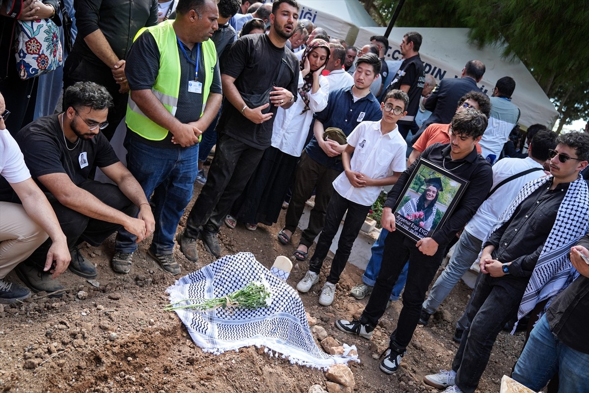 İşgal altındaki Batı Şeria'da İsrail askerlerince öldürülen Ayşenur Ezgi Eygi'nin naaşı Aydın'ın...