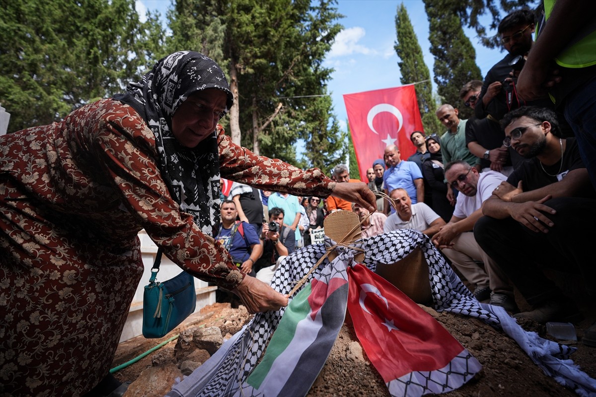 İşgal altındaki Batı Şeria'da İsrail askerlerince öldürülen Ayşenur Ezgi Eygi'nin naaşı Aydın'ın...