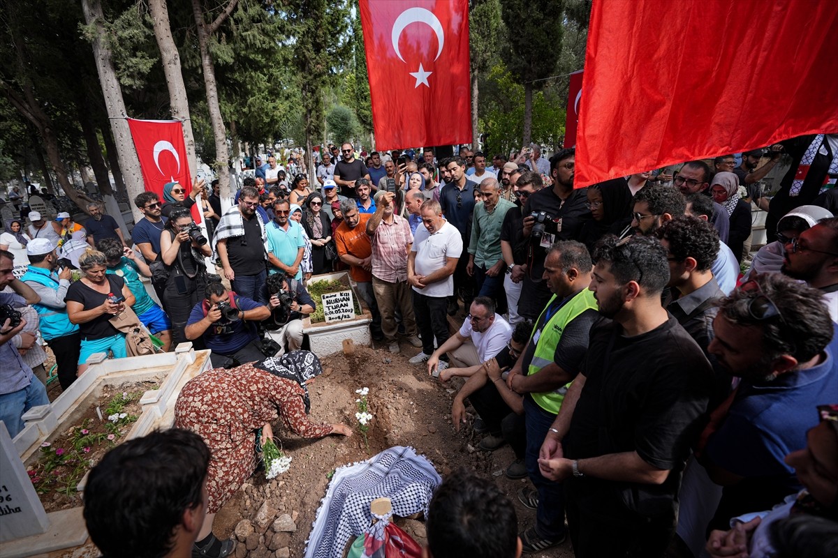 İşgal altındaki Batı Şeria'da İsrail askerlerince öldürülen Ayşenur Ezgi Eygi'nin naaşı Aydın'ın...