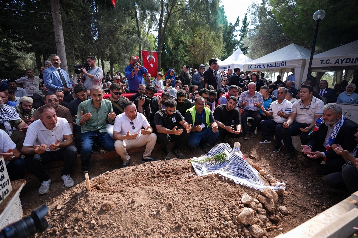 İşgal altındaki Batı Şeria'da İsrail askerlerince öldürülen Ayşenur Ezgi Eygi'nin naaşı Aydın'ın...