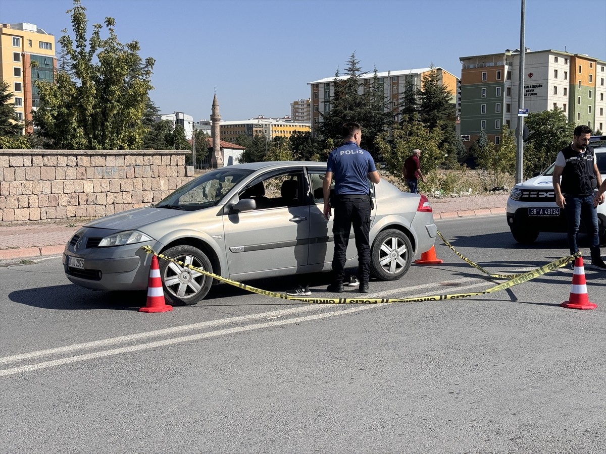 Kayseri'de eski eşi tarafından 8 yaşındaki kızının yanında tabancayla vurulan kadın ağır...