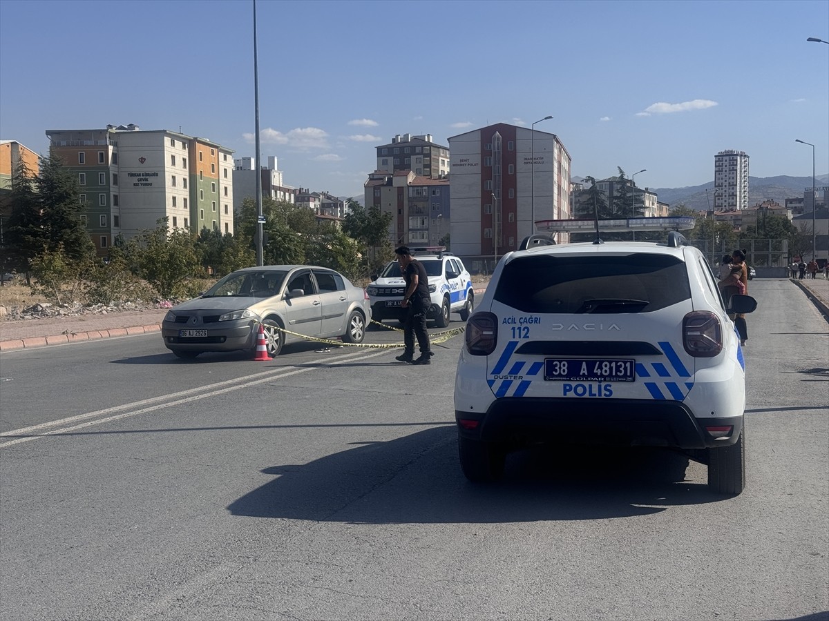 Kayseri'de eski eşi tarafından 8 yaşındaki kızının yanında tabancayla vurulan kadın ağır...