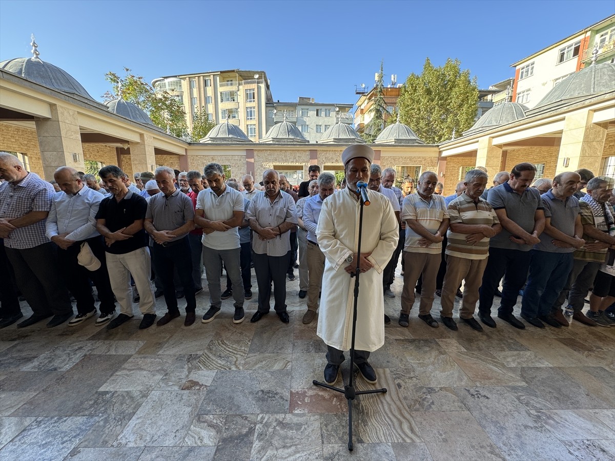 Malatya'da işgal altındaki Batı Şeria'da İsrail askerlerince katledilen Ayşenur Ezgi Eygi için...