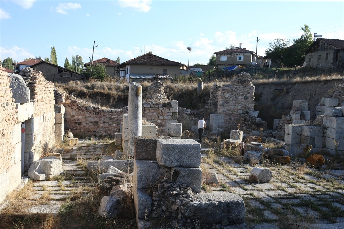 Tokat'ın Sulusaray ilçesinin altındaki Sebastapolis Antik Kenti'nin tamamen gün yüzüne...