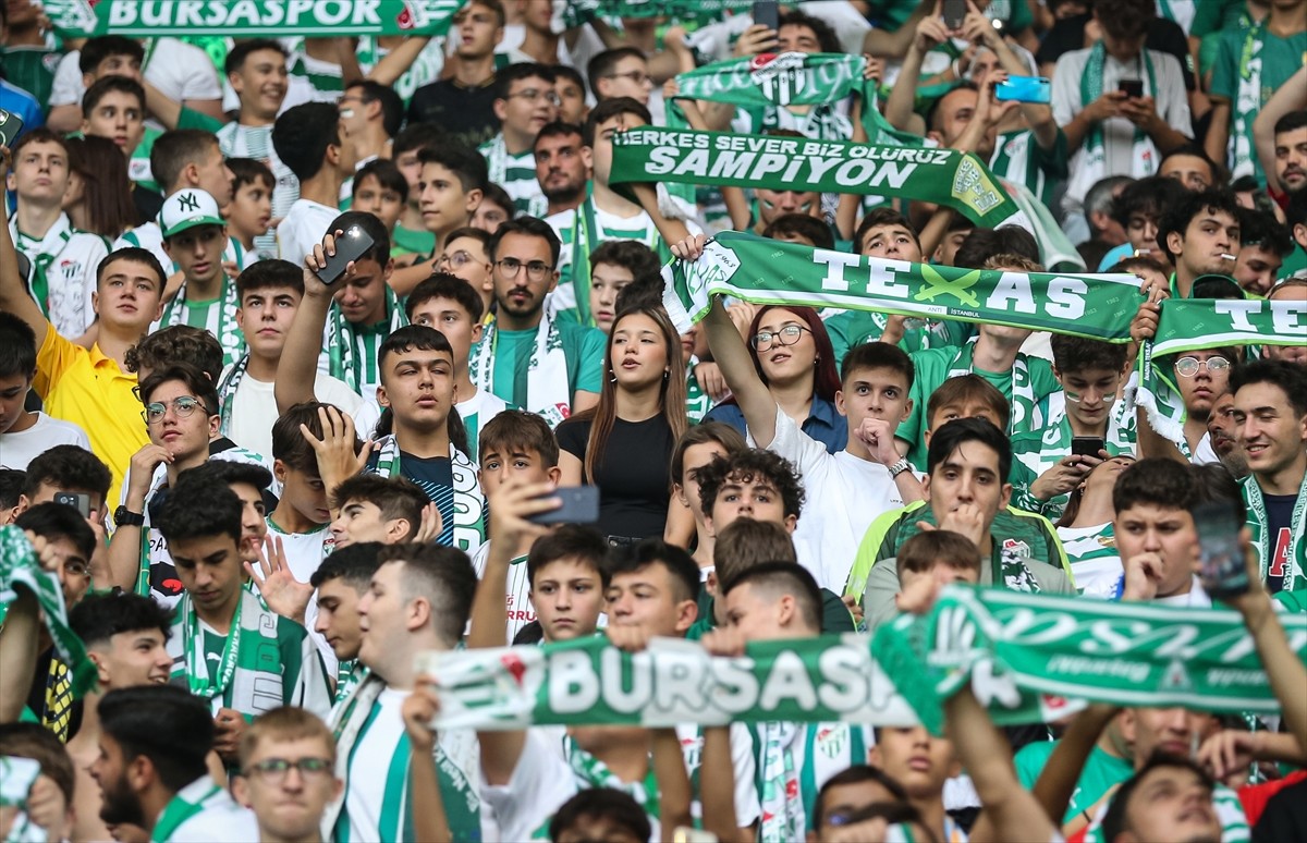 Bursaspor'un TFF 3. Lig'in ikinci haftasında Tokat Belediye Plevnespor'u sahasında ağırladığı maçı...