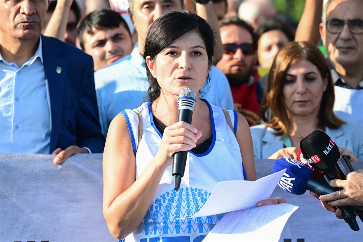 Diyarbakır'da 8 yaşındaki Narin Güran'ın öldürülmesi, İstanbul'da protesto edildi. Beşiktaş İskele...