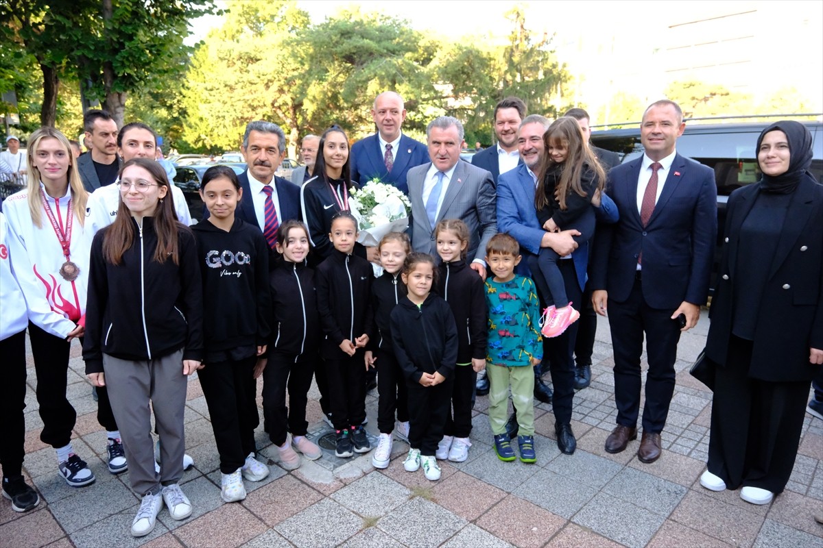 Gençlik ve Spor Bakanı Osman Aşkın Bak (sol 3), Kırklareli'nde çeşitli ziyaretler gerçekleştirdi....