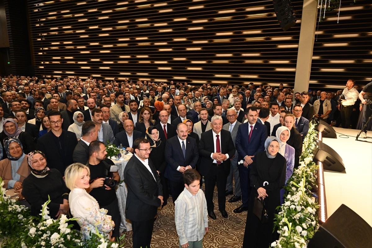 Konya Büyükşehir Belediye Başkanı Uğur İbrahim Altay oğlunun nikahını kıydı. Selçuklu Kongre...