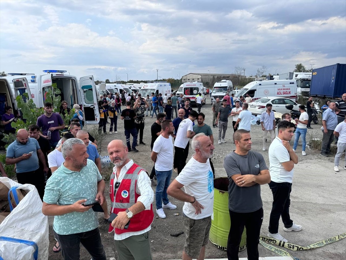 Sakarya'nın Hendek ilçesindeki bir makarna fabrikasında meydana gelen patlamada ilk belirlemelere...