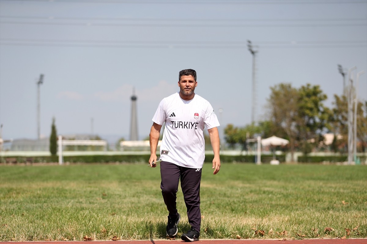 Türkiye adına yarışmaya başladıktan sonra Avrupa ve dünya şampiyonluğu, olimpiyat ikinciliği elde...