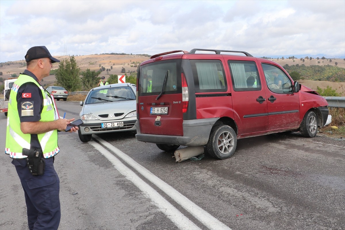 Samsun'un Havza ilçesinde hafif ticari araçla otomobilin çarpışması sonucu 4 kişi yaralandı. Kaza...