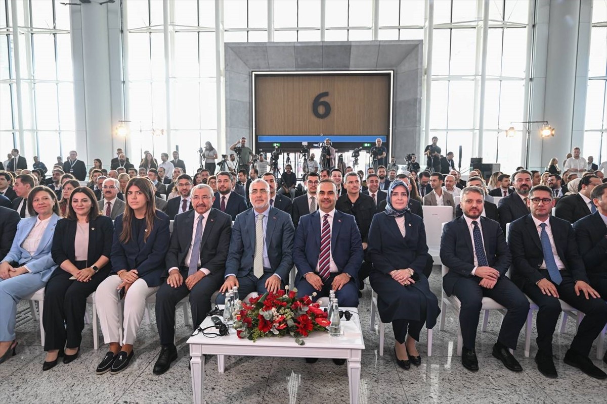 Sanayi ve Teknoloji Bakanı Mehmet Fatih Kacır ve Çalışma ve Sosyal Güvenlik Bakanı Vedat Işıkhan...