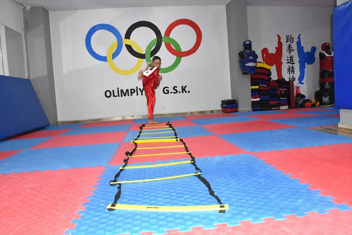 Van'ın Edremit İlçesinde yaşayan ve katıldığı ulusal, uluslararası kick boks müsabakalarında1...