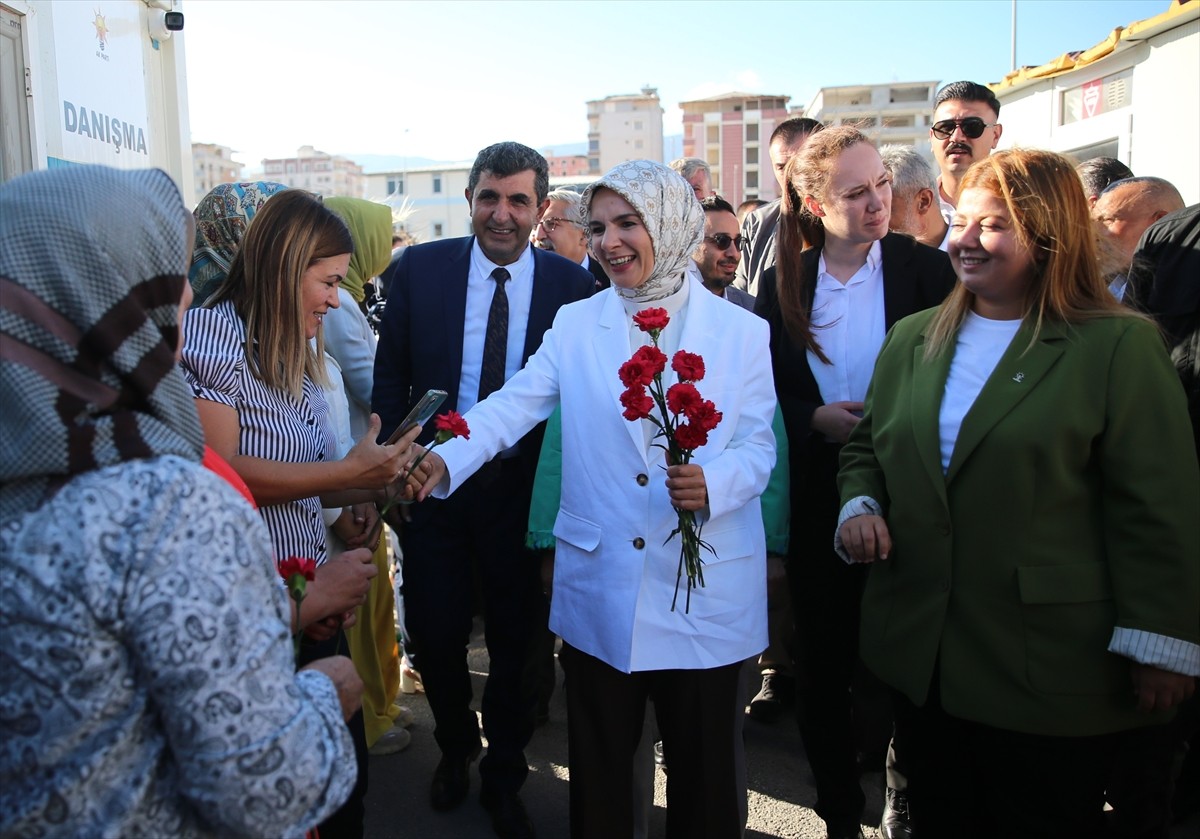 Aile ve Sosyal Hizmetler Bakanı Mahinur Özdemir Göktaş, AK Parti İl Başkanlığında düzenlenen...