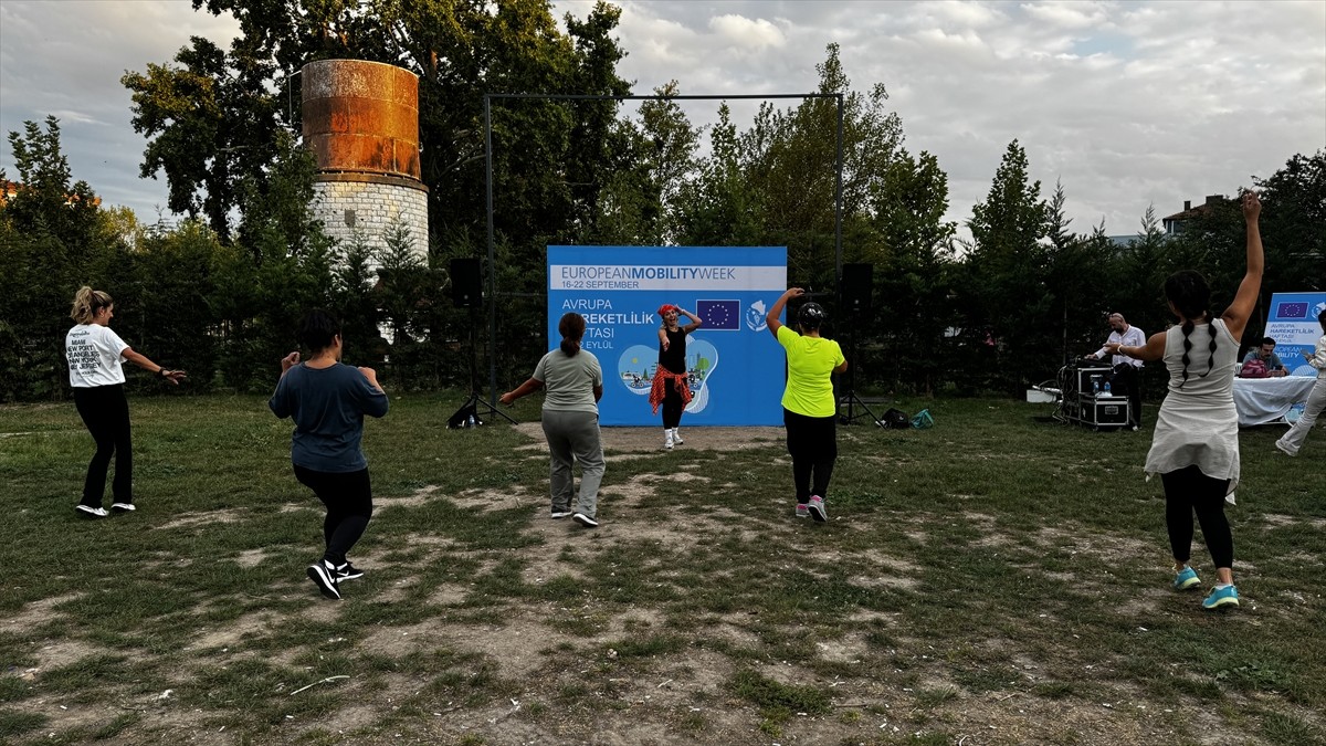 Kırklareli'nde Avrupa Hareketlilik Haftası kapsamında Kırklareli Belediyesince Millet Bahçesi'nde...