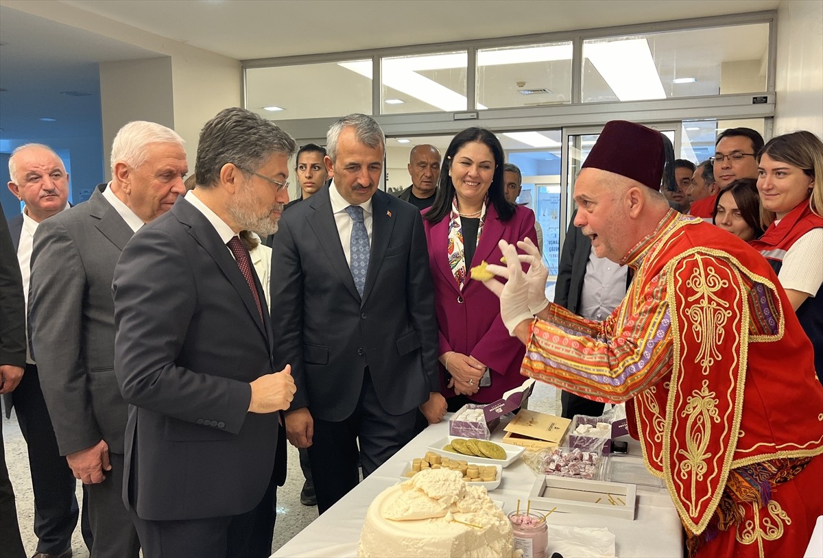 Tarım ve Orman Bakanı İbrahim Yumaklı, Edirne'deki programı kapsamında, Uzunköprü ilçesindeki...