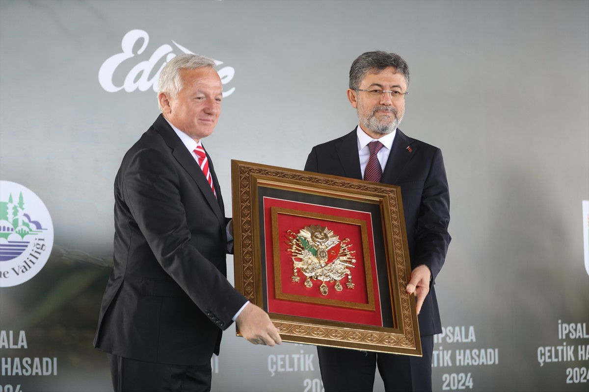 Tarım ve Orman Bakanı İbrahim Yumaklı Edirne'nin İpsala ilçesinde gerçekleştirilen Çeltik...