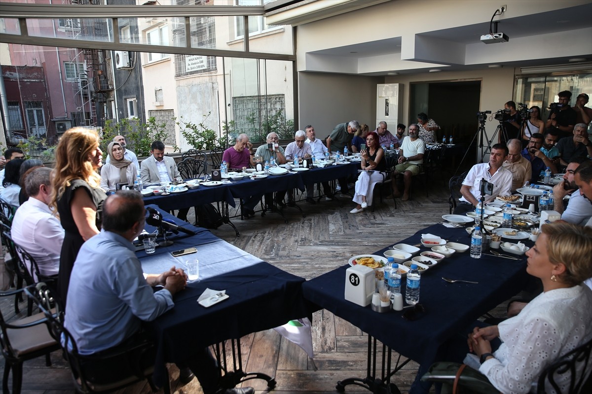 DEM Parti Eş Genel Başkanı Tuncer Bakırhan (sol2), Mersin'de "Ekmek ve Adalet Mücadelesinde...