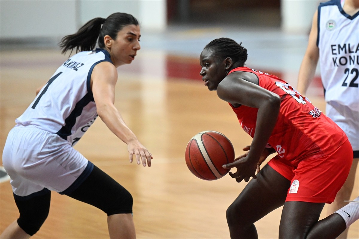 Kayseri'de düzenlenen 18. Erciyes Kupası Kadınlar Basketbol Turnuvası'nda Emlak Konut, Melikgazi...