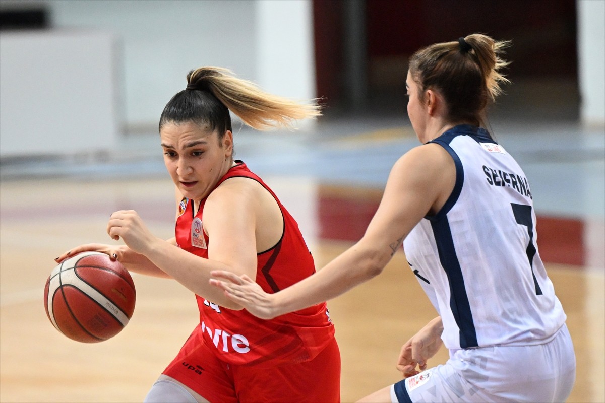 Kayseri'de düzenlenen 18. Erciyes Kupası Kadınlar Basketbol Turnuvası'nda Emlak Konut, Melikgazi...