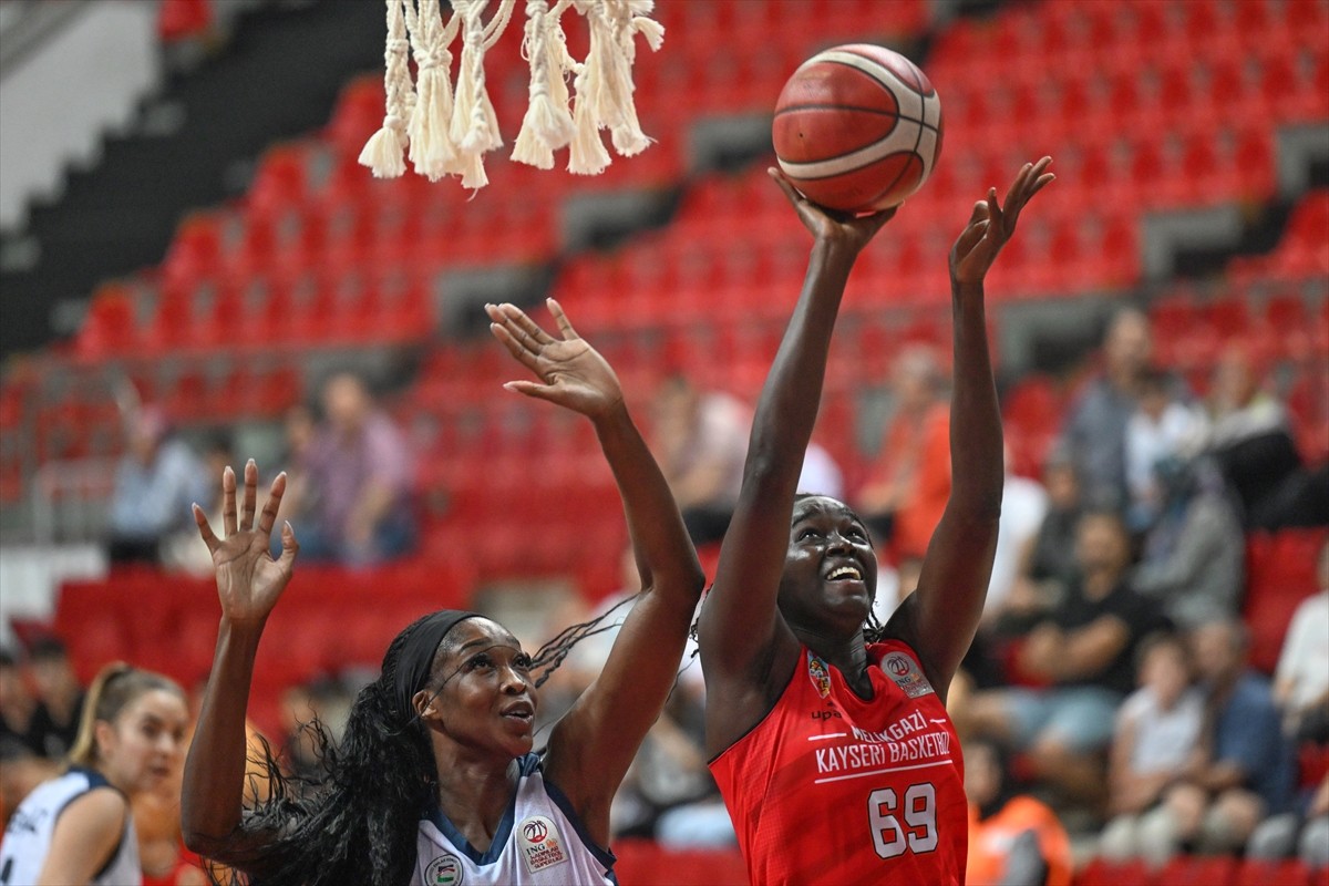 Kayseri'de düzenlenen 18. Erciyes Kupası Kadınlar Basketbol Turnuvası'nda Emlak Konut, Melikgazi...