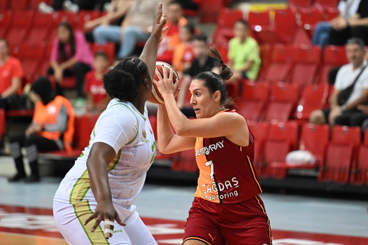 Kayseri'de düzenlenen 18. Erciyes Kupası Kadınlar Basketbol Turnuvası'nda Galatasaray Çağdaş...