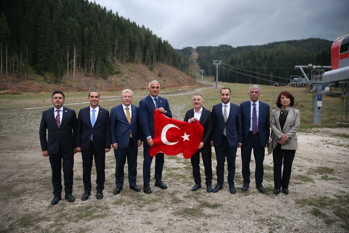 Kültür ve Turizm Bakanı Mehmet Nuri Ersoy, Türkiye Buluşmaları kapsamında geldiği Çankırı'da...